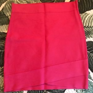 BCBG bandage skirt size L, pink